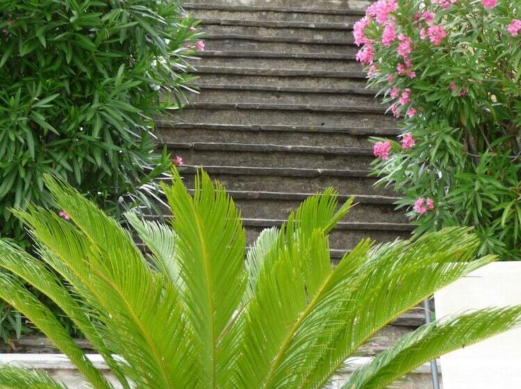 فندق Villa Dei Bosconi