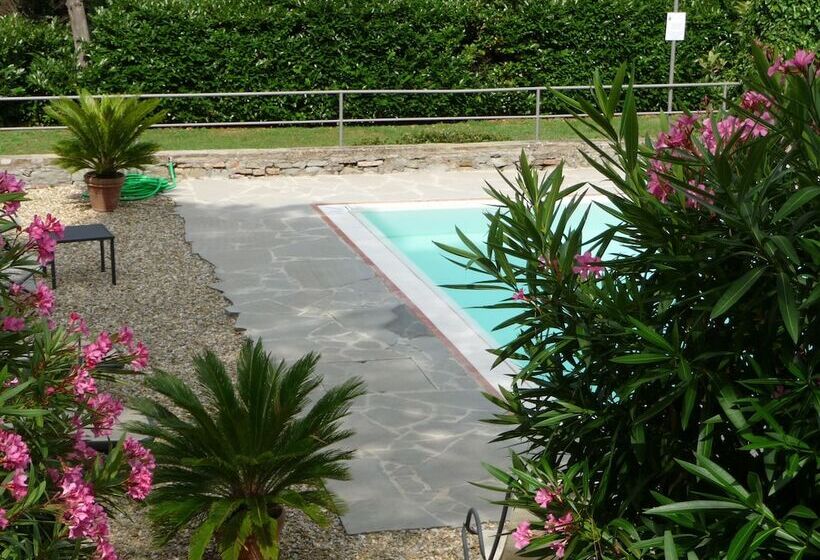 فندق Villa Dei Bosconi