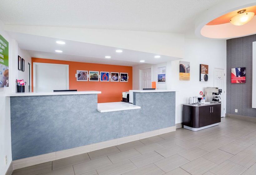 Motel 6 Troutville, Va