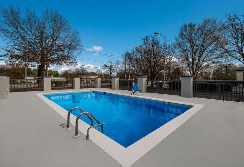 汽车旅馆  Quality Inn & Suites