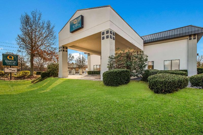 汽车旅馆  Quality Inn & Suites