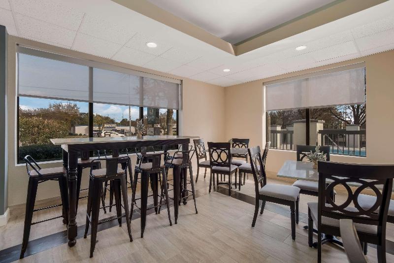 汽车旅馆  Quality Inn & Suites