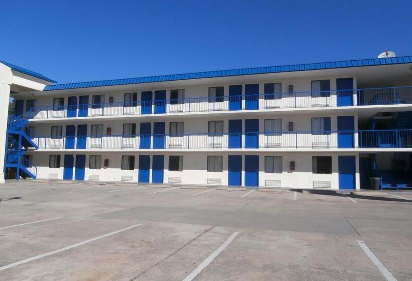 فندق على الطريق Americas Best Value Inn Tucker