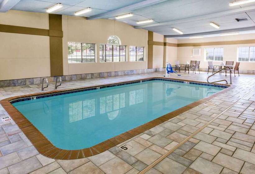 モーテル Americinn By Wyndham Des Moines Airport