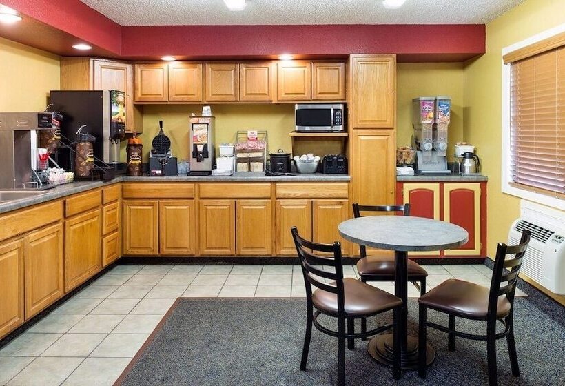 فندق على الطريق Amerihost Inn & Suites