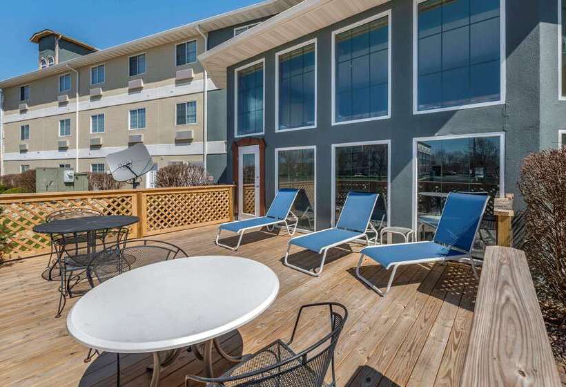 فندق على الطريق Clarion Pointe Indianapolis Airport