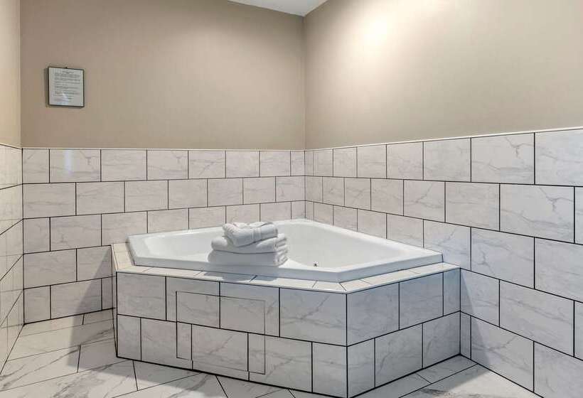 فندق على الطريق Clarion Pointe Indianapolis Airport