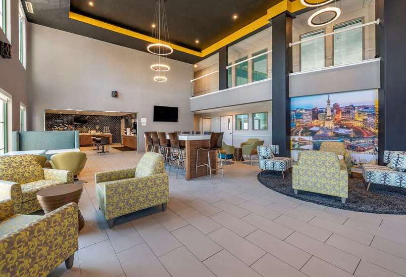 فندق على الطريق Clarion Pointe Indianapolis Airport