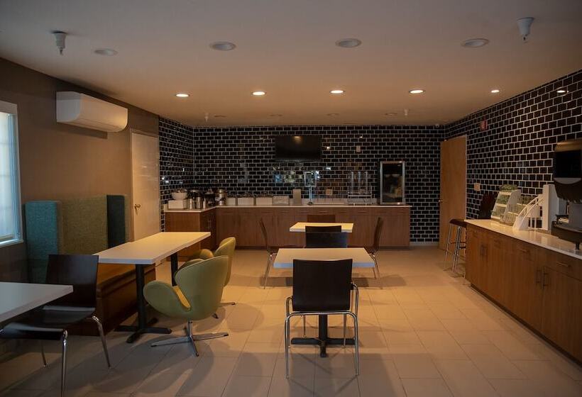 Motel Clarion Pointe Indianapolis Airport