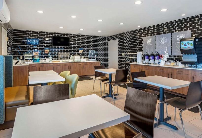 فندق على الطريق Clarion Pointe Indianapolis Airport