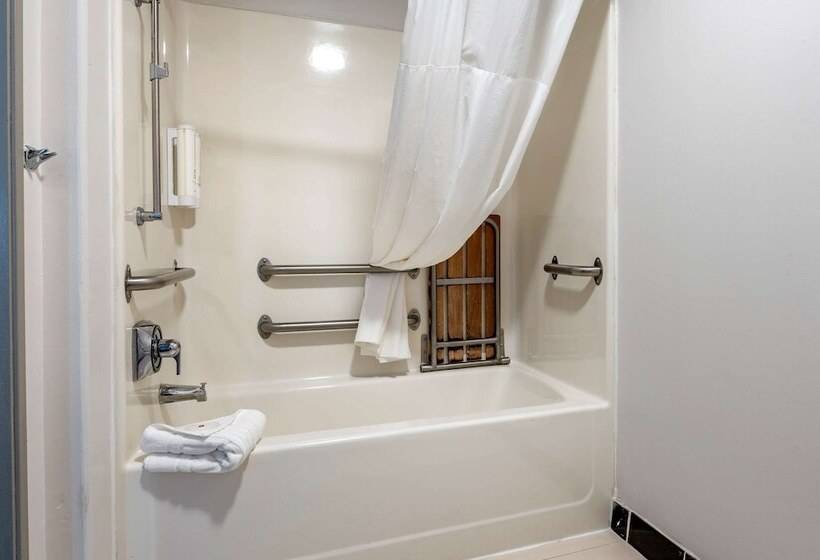 Motel Clarion Pointe Indianapolis Airport