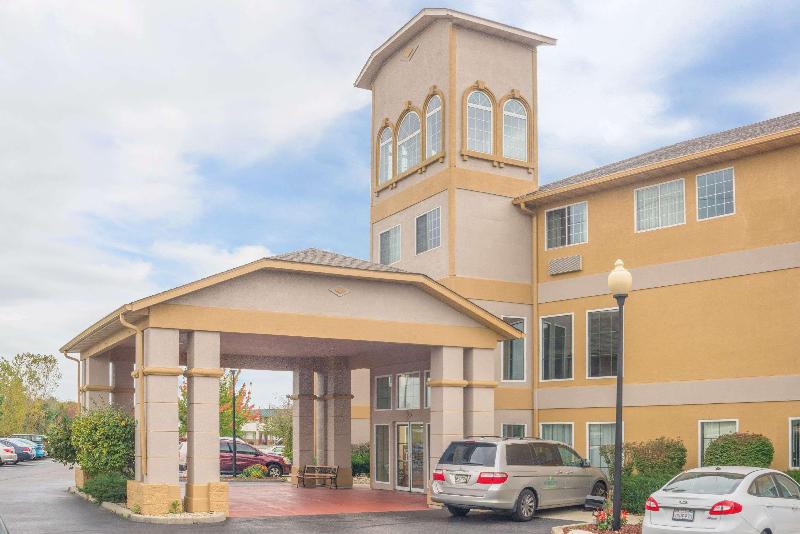 فندق على الطريق Clarion Pointe Indianapolis Airport