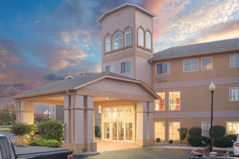 فندق على الطريق Clarion Pointe Indianapolis Airport