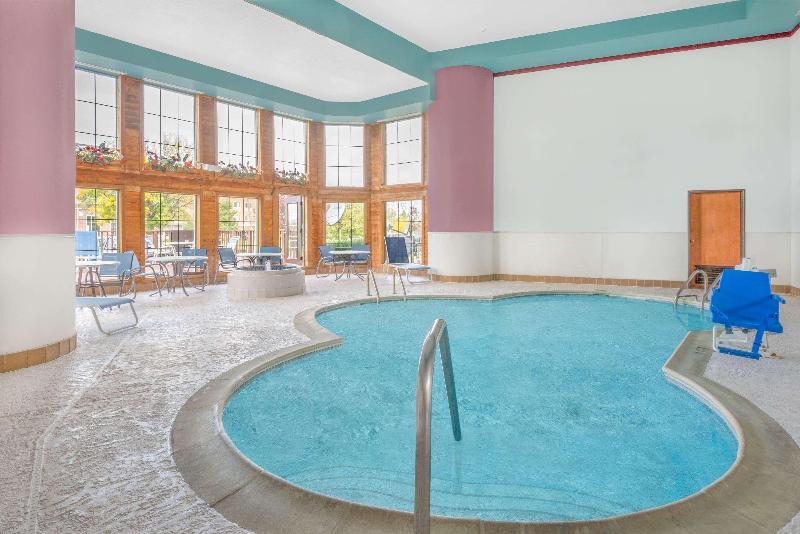 فندق على الطريق Clarion Pointe Indianapolis Airport