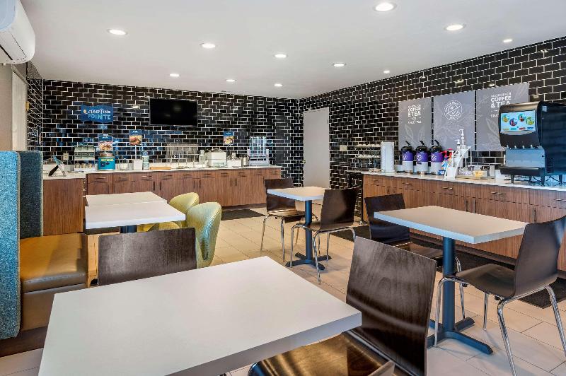 فندق على الطريق Clarion Pointe Indianapolis Airport