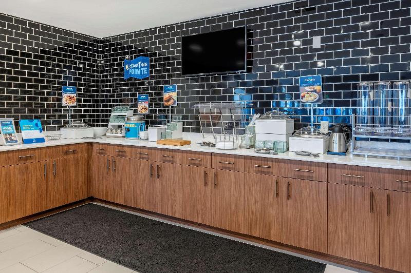 Motel Clarion Pointe Indianapolis Airport