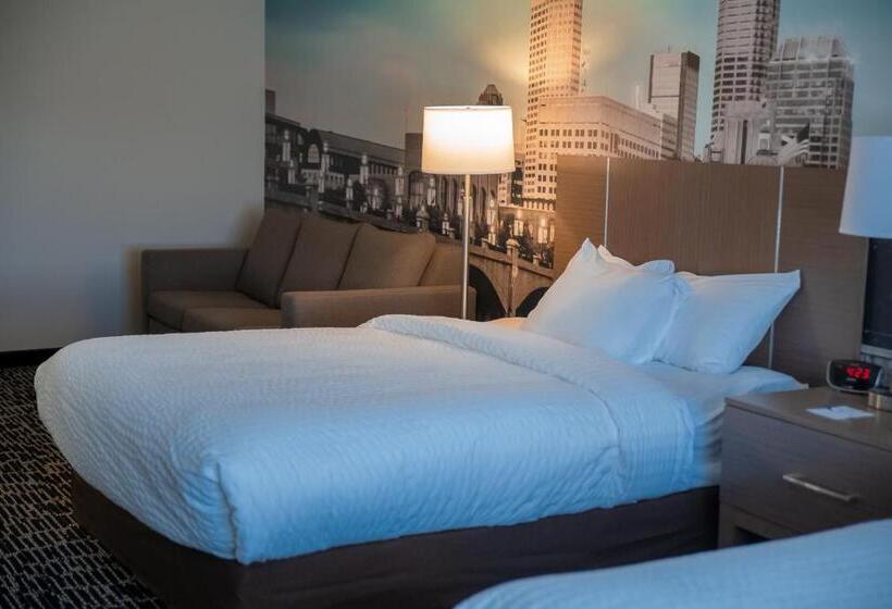 فندق على الطريق Clarion Pointe Indianapolis Airport