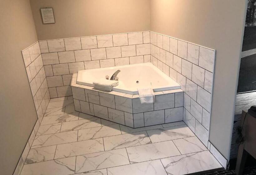 فندق على الطريق Clarion Pointe Indianapolis Airport