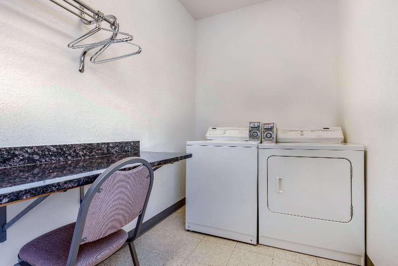 فندق على الطريق Comfort Inn