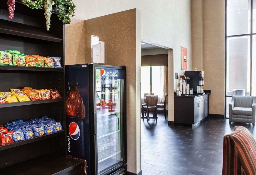 מוטל Comfort Inn Lees Summit   Hwy 50 & Hwy 291