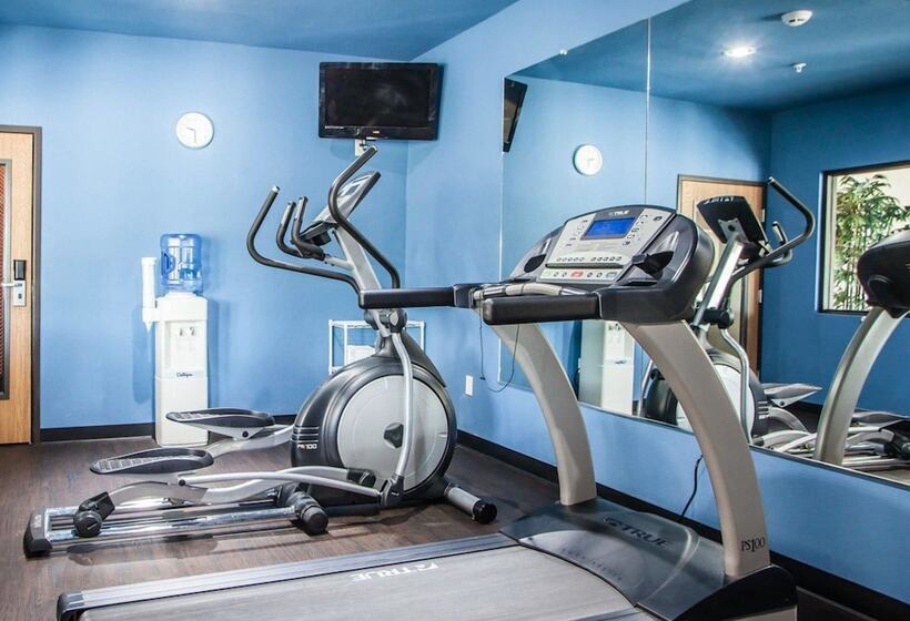 מוטל Comfort Inn Lees Summit   Hwy 50 & Hwy 291