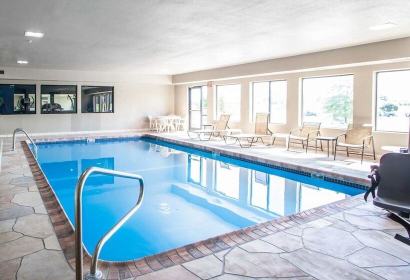 מוטל Comfort Inn Lees Summit   Hwy 50 & Hwy 291