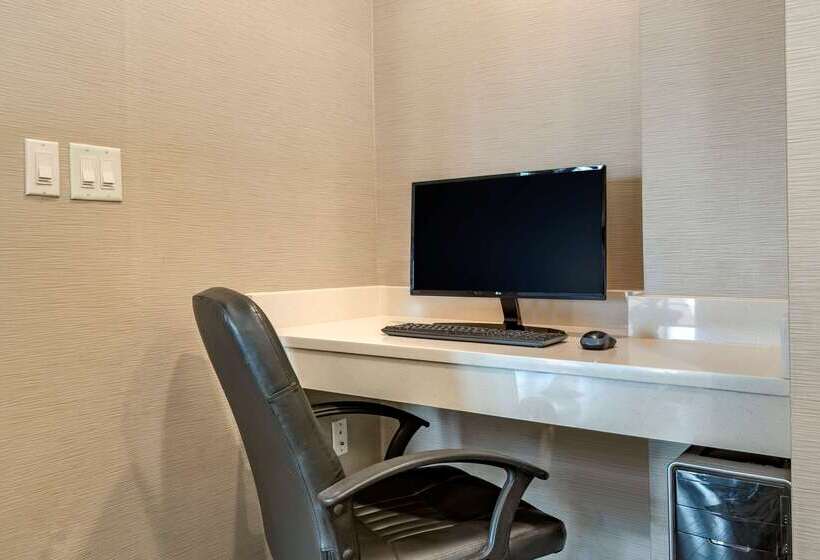 فندق على الطريق Comfort Inn