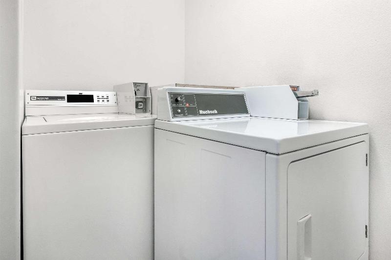 모텔 Creekside Inn & Suites