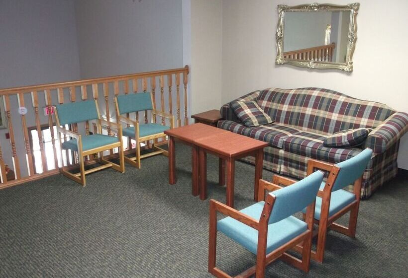 מוטל De Smet Super Deluxe Inn And Suites