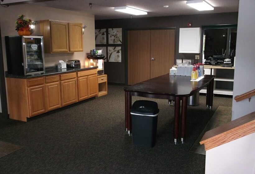 מוטל De Smet Super Deluxe Inn And Suites