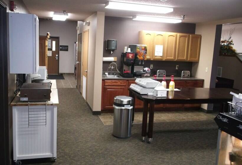 מוטל De Smet Super Deluxe Inn And Suites