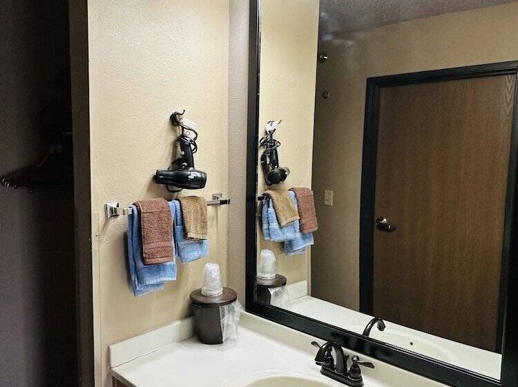 מוטל De Smet Super Deluxe Inn And Suites