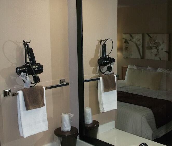 מוטל De Smet Super Deluxe Inn And Suites