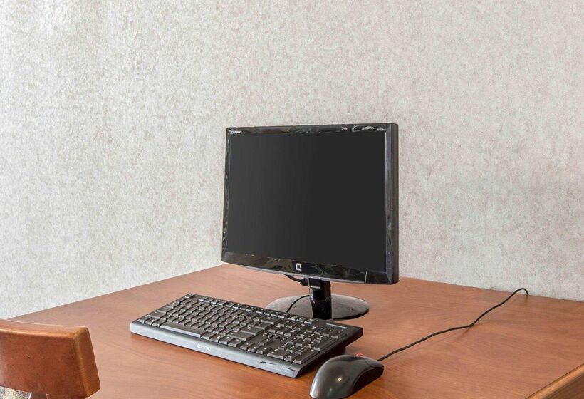 فندق على الطريق Econo Lodge