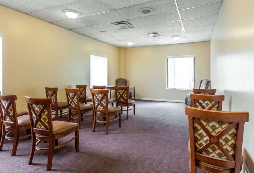 فندق على الطريق Econo Lodge