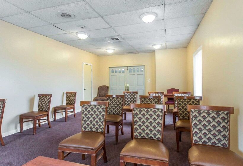 فندق على الطريق Econo Lodge