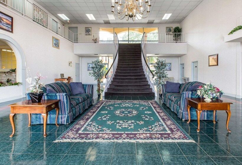 فندق على الطريق Econo Lodge