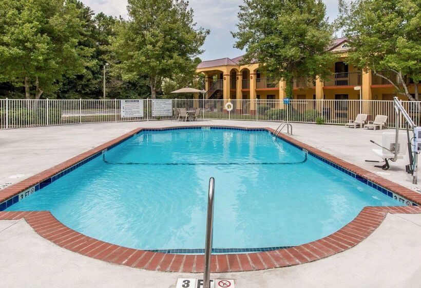 فندق على الطريق Econo Lodge