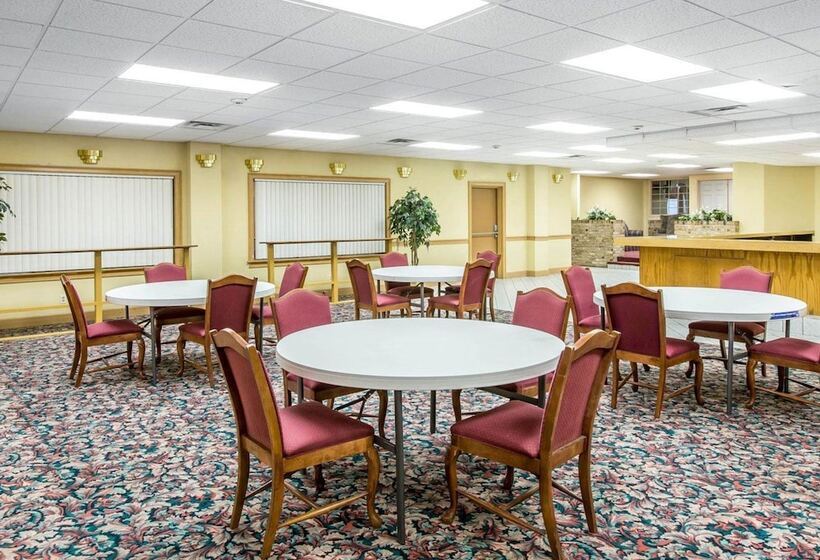 فندق على الطريق Econo Lodge