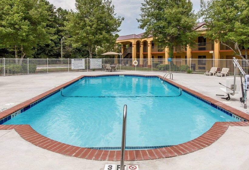 فندق على الطريق Econo Lodge