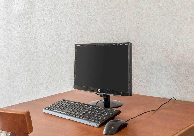 فندق على الطريق Econo Lodge