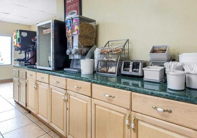 فندق على الطريق Econo Lodge