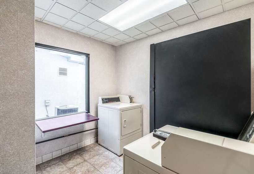 汽车旅馆  Econo Lodge Inn & Suites