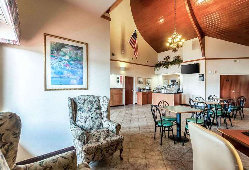 Мотель Econo Lodge Inn & Suites