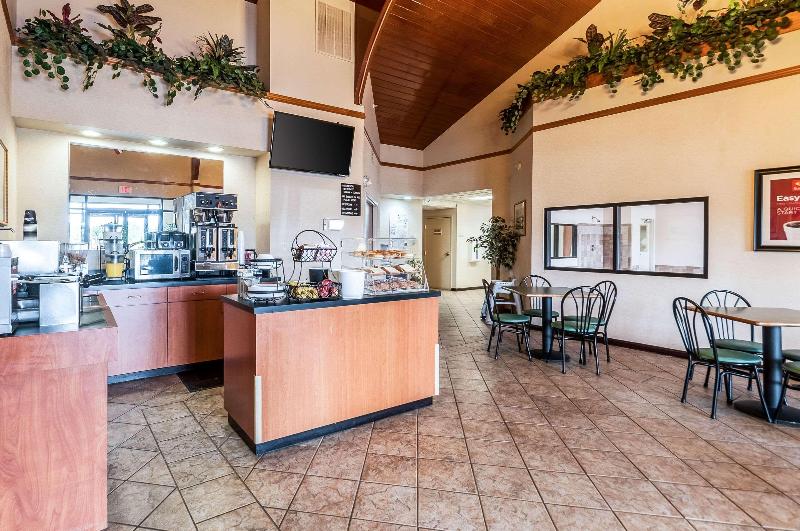 Мотель Econo Lodge Inn & Suites