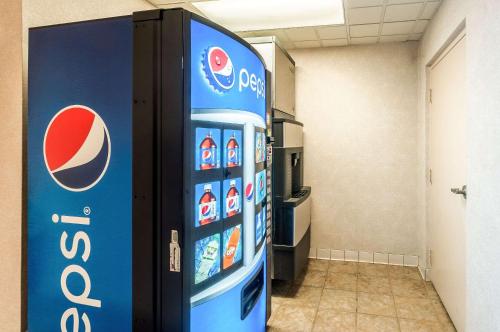 Мотель Econo Lodge Inn & Suites