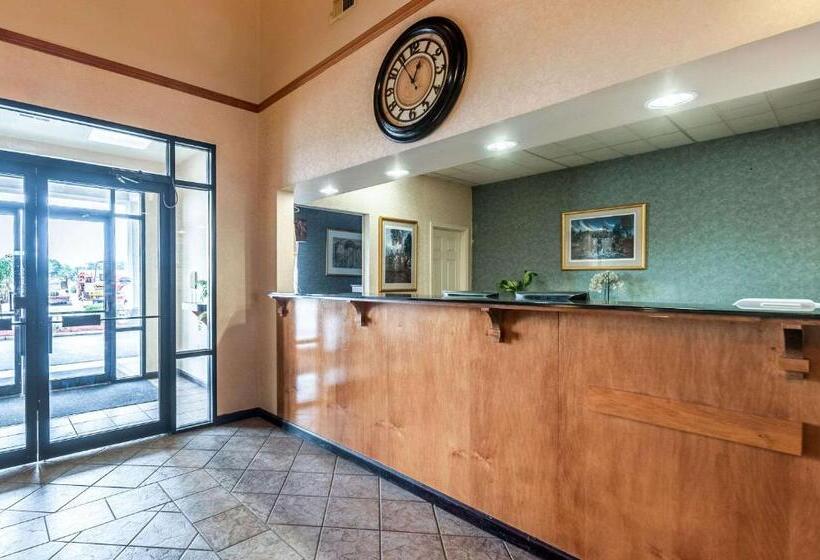 Мотель Econo Lodge Inn & Suites