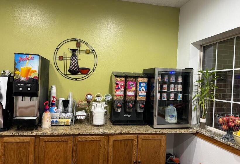 מוטל Forest City Inn