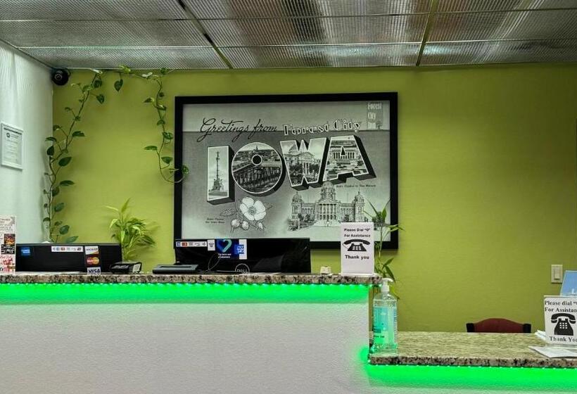 מוטל Forest City Inn