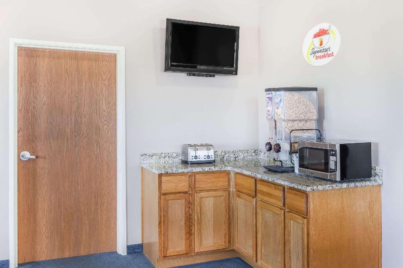 מוטל Forest City Inn